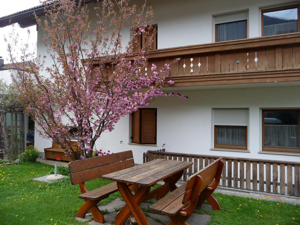 Apartments Ferdigg San Lorenzo di Sebato Pokoj fotografie